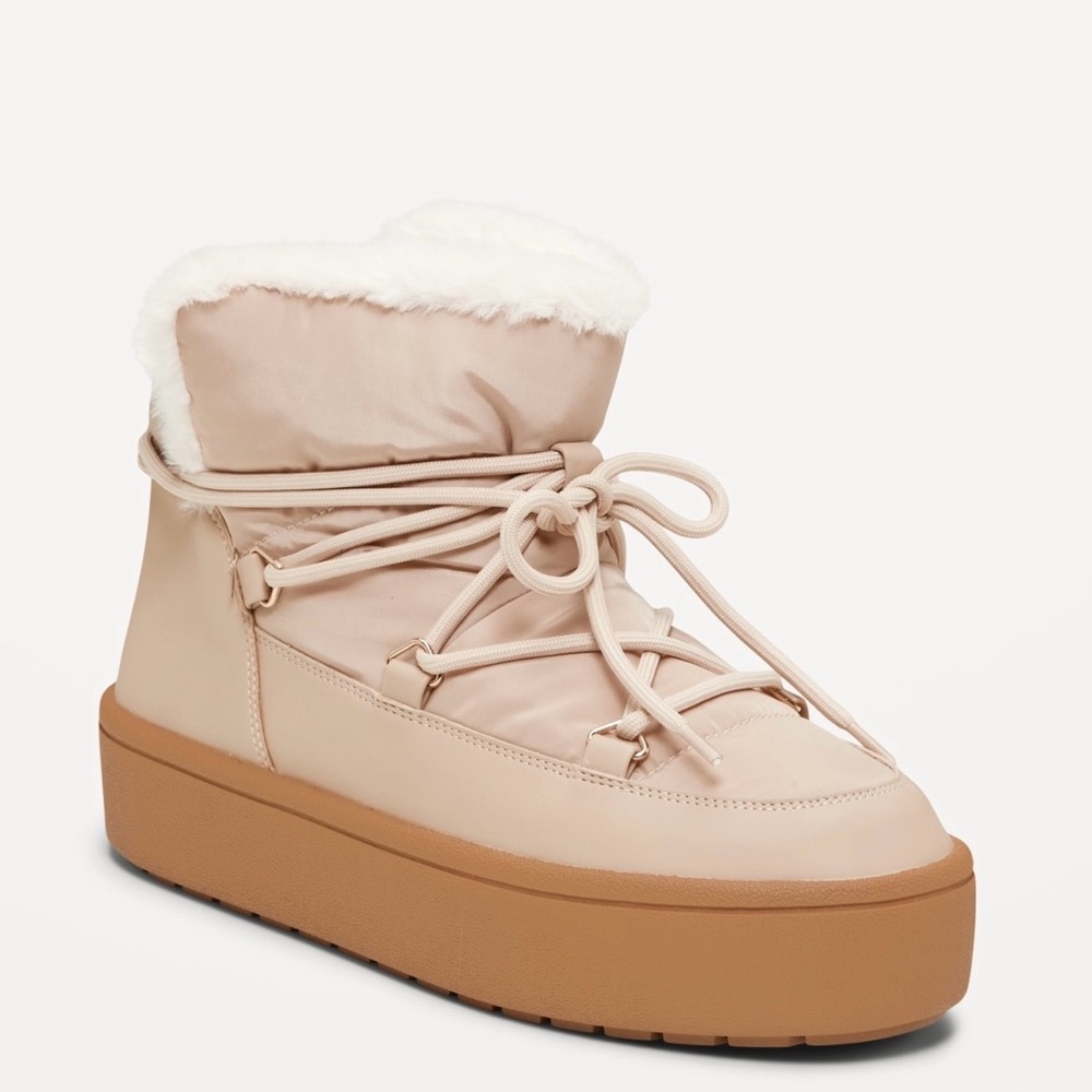 Cozy lace-up Platform booties